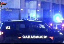 Non accetta fine della relazione – picchia selvaggiamente e sequestra la moglie con l’aiuto della sorella: arrestati