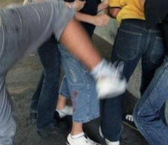 Rapinano e picchiano 15enne – arrestati 4 ragazzi