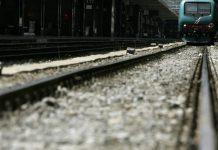 Investito da treno mentre attraversa binari: muore 17enne