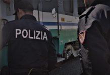 Ruba trolley a studentessa su treno – denunciato