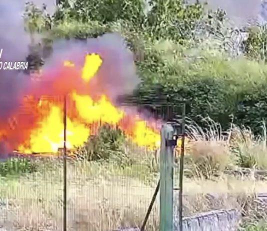 Smantellata dai Carabinieri organizzazione criminale dedita al traffico illecito e incendio di rifiuti