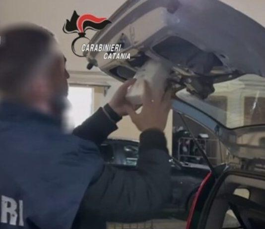 Due corrieri calabresi della droga arrestati in Sicilia: in auto 4 kg di cocaina