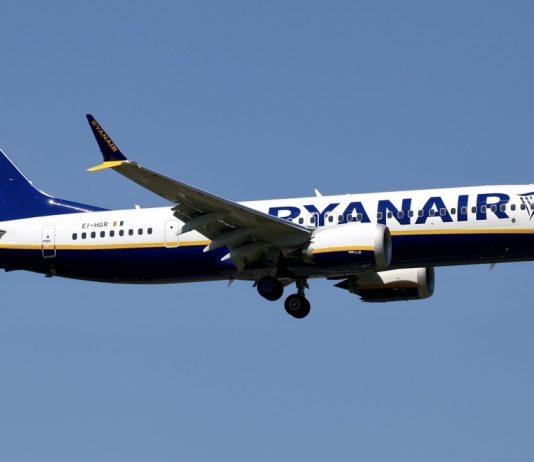 Malore su volo Torino-Lamezia: muore 30enne