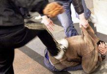 Tredicenne picchiato da branco con mazze e tirapugni