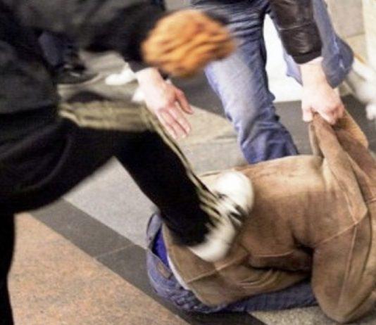 Picchiato con catene e bastoni – morto 18enne