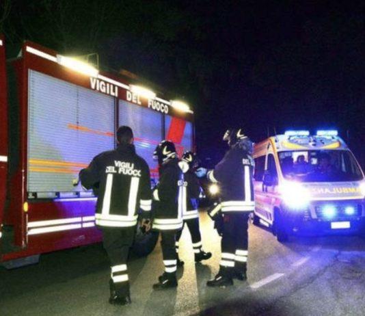 Calabria – auto finisce contro palo della luce: morto 40enne