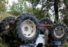 Calabria – si ribalta trattore su cui stava lavorando: morto