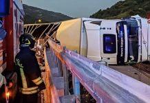 Incidente in autostrada – camion perde controllo e si ribalta