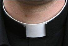 Cocaina e cellulare in carcere ai detenuti: arrestato sacerdote