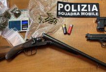Nascondeva in un casolare un fucile, munizioni e droga – arrestato