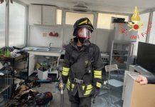 Deflagrazione in un cucinotto causata da fuga di gas – due persone ferite