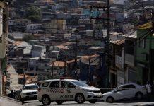 Giovane 16enne uccide la famiglia – lo aveva privato del cellulare e del computer