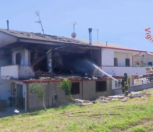 Calabria – Esplosione in una villetta: una persona ferita