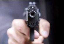 Spara ad un 22enne e dopo pubblica video su social vantandosi del gesto, due arresti