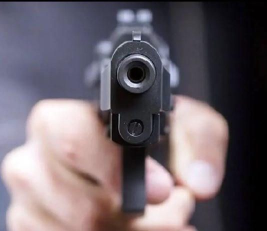 Spara ad un 22enne e dopo pubblica video su social vantandosi del gesto, due arresti