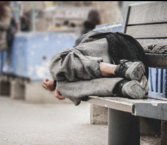 Calabria – picchiano a sangue, urinano addosso a un senzatetto e riprendono scena con cellulare: sei minori denunciati