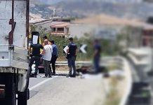 Scontro moto auto su Ss 106: morto 28enne