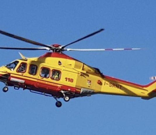 Scontro tra due auto su Ss 18: morto un 61enne