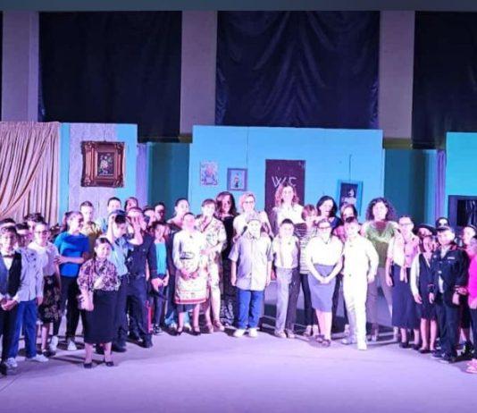 Rosarno – grande successo per la commedia “abracadabra…candileri e micci!” delle classi V C, D, ed E della scuola Maria Zita