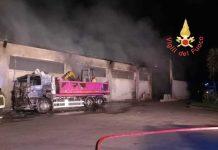 Incendio a Cittanova in capannone ditta Ecopiana