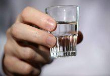 Vodka a scuola nel primo giorno – studentessa 14enne in coma etilico