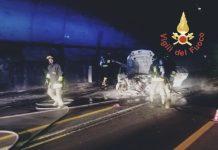 Incendio galleria Limina – auto in fiamme: 4 persone intossicate