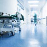 Scollega i macchinari che tengono in vita la madre malata di tumore: arrestato 47enne Ospedale - corsia