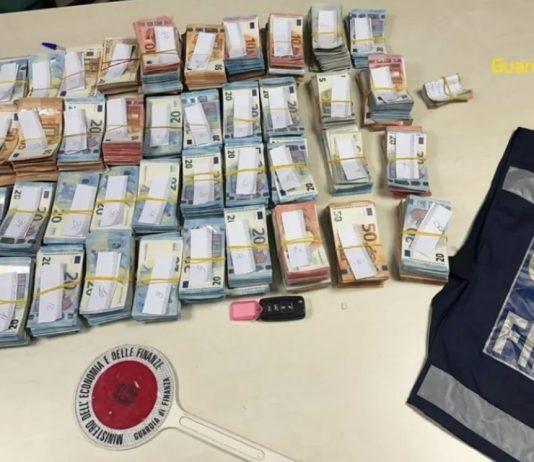 Fermato in autostrada a Rosarno e trovato con 400 mila euro in auto