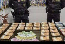 Fermato in auto con 250 mila euro nascosti sotto sedili – denunciato