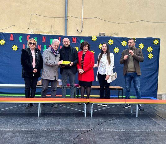 Rosarno – donato defibrillatore all’istituto comprensivo Scopelliti Green dalla associazione AIO RC e dal gruppo THINK ADHESIVE