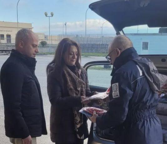 Ufficio dogane Gioia Tauro dona oltre 12mila capi abbigliamento a Parrocchie