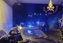 Calabria – scontro frontale tra due auto: morto un 15enne, feriti 6 giovani