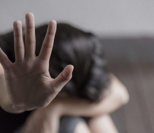 Maltrattamenti alla compagna davanti a figlio minore – disposto allontanamento da casa