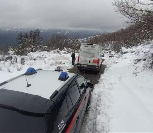 Rimane bloccato nella neve durante consegna bombole ossigeno – salvato dai carabinieri
