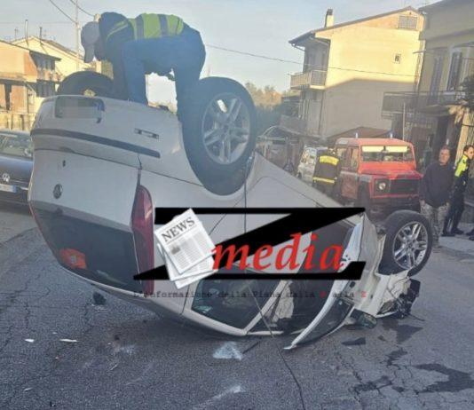 Palmi – incidente stradale: auto finisce contro vettura parcheggiata