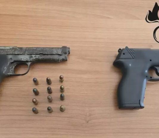 Pistola e munizioni nascoste in un terreno – tre arresti