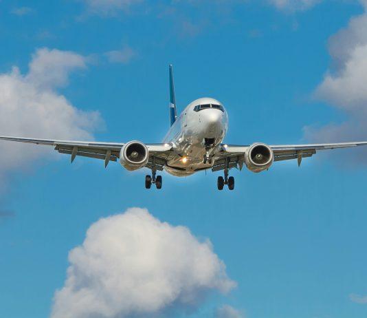 Quest’anno volare costerà di più: i consigli per risparmiare