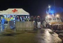 Calabria – Guardia Costiera salva 130 migranti in mare in tempesta