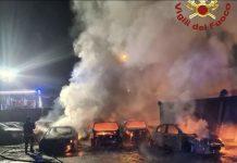 Incendio nella notte a Vibo – dieci auto in fiamme