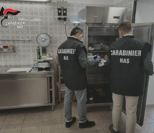 Controlli carabinieri NAS su ristorazione – sequestrata una tonnellata di alimenti, chiuse due attività