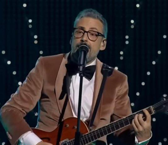 Terza serata Sanremo – sul palco Brunori con “L’albero delle noci”