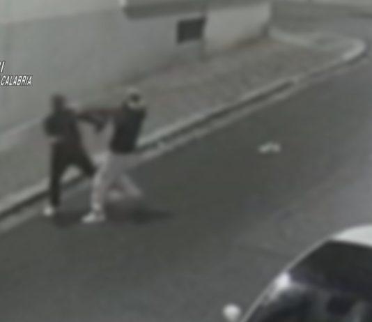 Rapina a mano armata con accoltellamento – un arresto