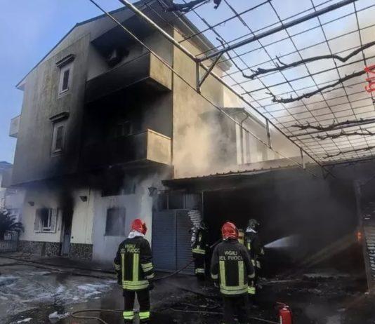 Calabria – Incendio in magazzino: ferita una persona