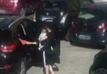 Spacciava droga con bambina in braccio: arrestata