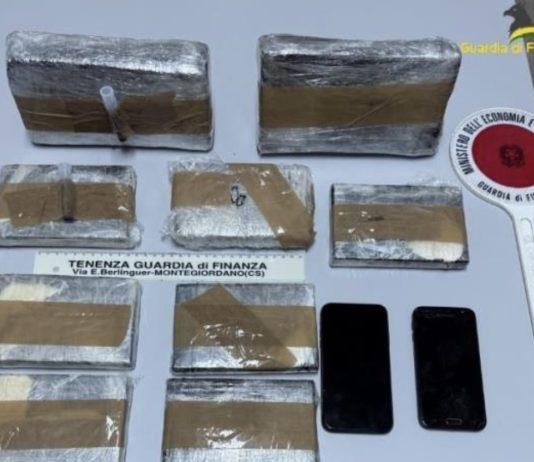 Calabria – fermato in auto con 4 kg di eroina: arrestato