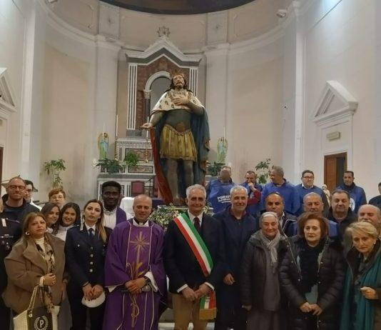 San Ferdinando riabbraccia la statua restaurata del Santo patrono