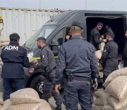 Porto di Gioia Tauro – scoperta e sequestrata oltre una tonnellata di cocaina