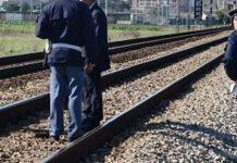 Sale sul tetto del treno: 19enne muore folgorato