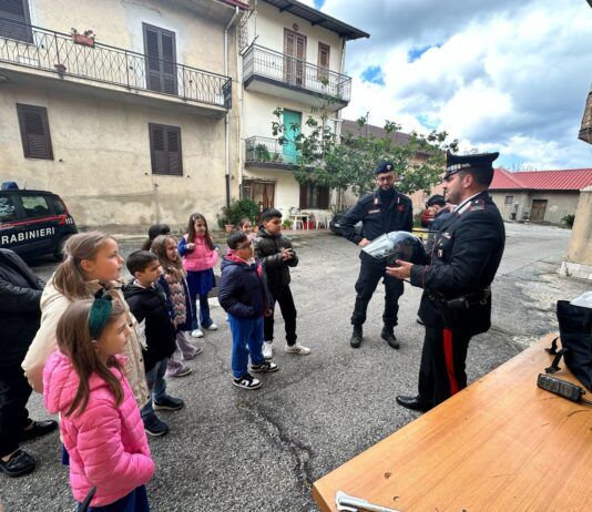 Bambini dell’Istituto Comprensivo Statale “Oppido-Molochio-Varapodio” in visita alla Stazione dei Carabinieri