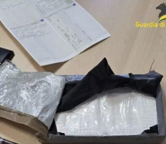 In auto con oltre un kg di cocaina – arrestato